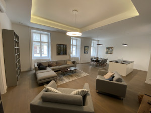 2-Bedroom Apartment next to Basilica and Liberty Square