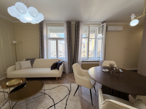 3-Bedroom Luxury Apartment on Szervita Square
