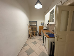 Shop for Rent in Rozsa utca