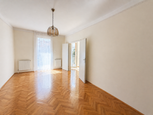 2-Bedroom Bright Apartment with Balcony