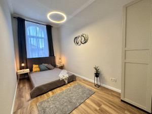 3-Bedroom Apartment next to New York Cafe