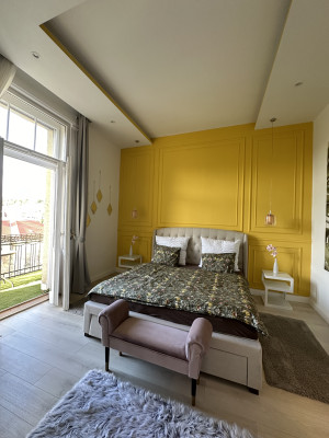 2-Bedroom Bright Apartment with Castle View in Mészáros utca