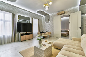 3-Bedroom Renovated Apartment near Opera