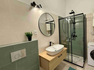 4-Bedroom Apartment near Danube in Lónyay utca