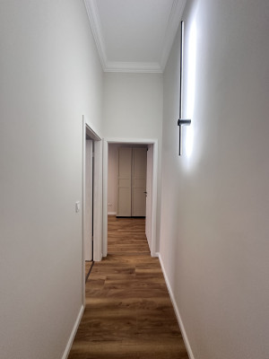 3-Bedroom Apartment next to New York Cafe