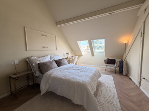 3-Bedroom Luxury Apartment on Szervita Square