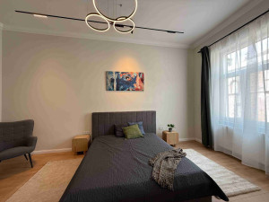 4-Bedroom Apartment near Danube in Lónyay utca
