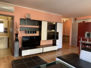 2-Bedroom Apartment with Large Terrace in Úszódaru utca
