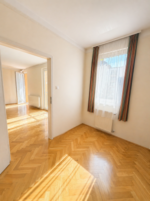 2-Bedroom Bright Apartment with Balcony