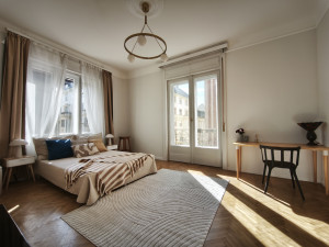 3-Bedroom Elegant Corner Apartment with Balcony