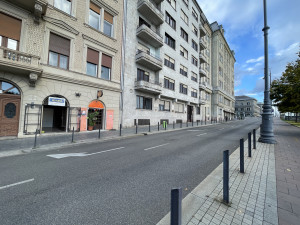 Prime Danube-Front Commercial Unit near Fővám Square
