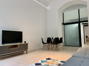 Stylish & Bright 1-Bedroom Apartment near Oktogon