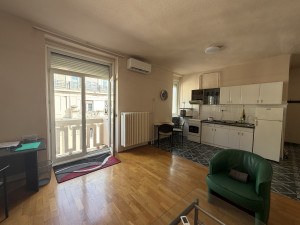 Bright 1-Bedroom Corner Apartment with Balcony