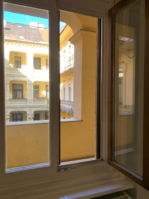 2-Bedroom Apartment in Damjanich utca