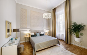 2-Bedroom Apartment 5 minutes walk from Parliament