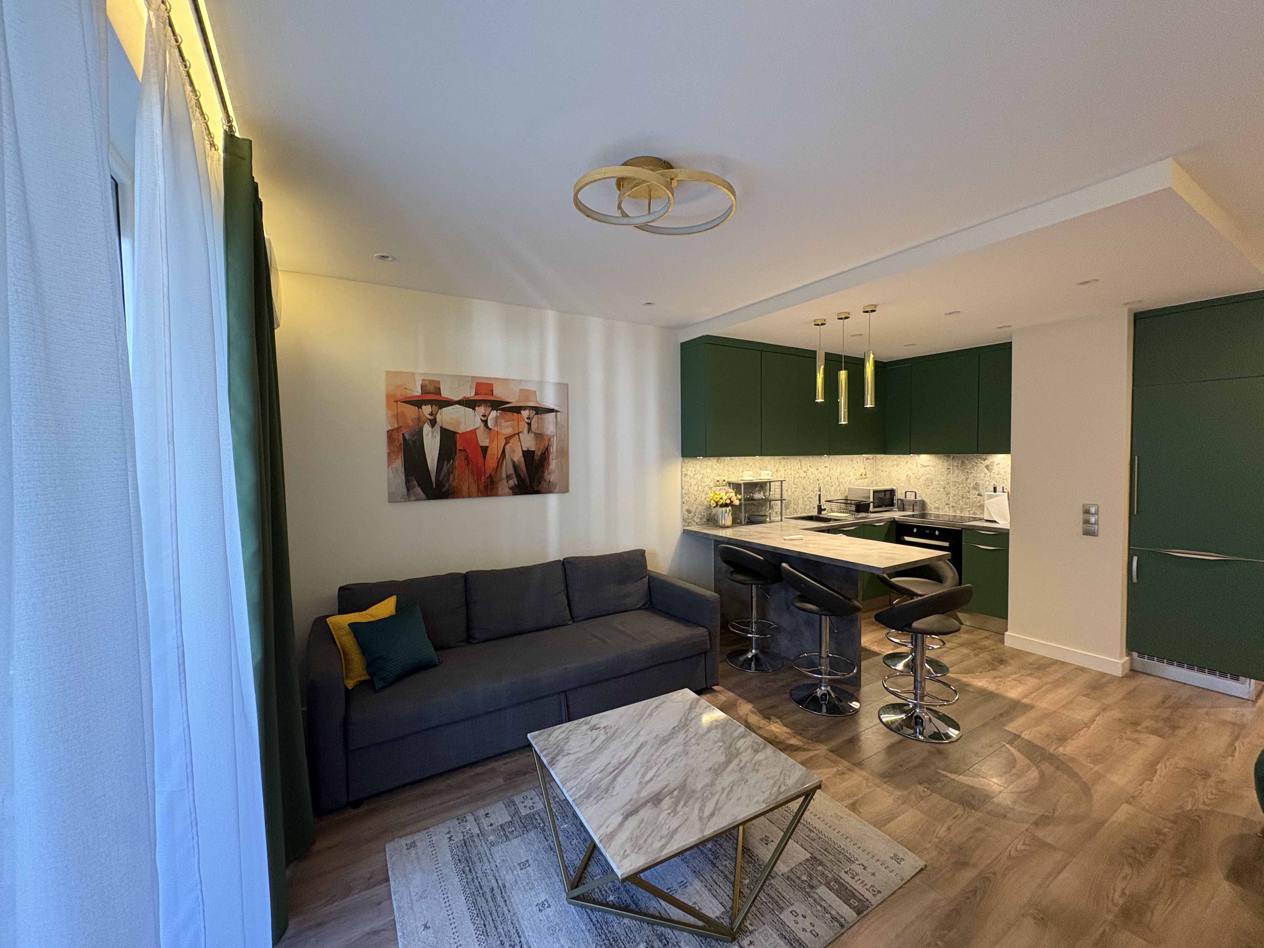 Modern 2-Bedroom Apartment with Terrace & Garage