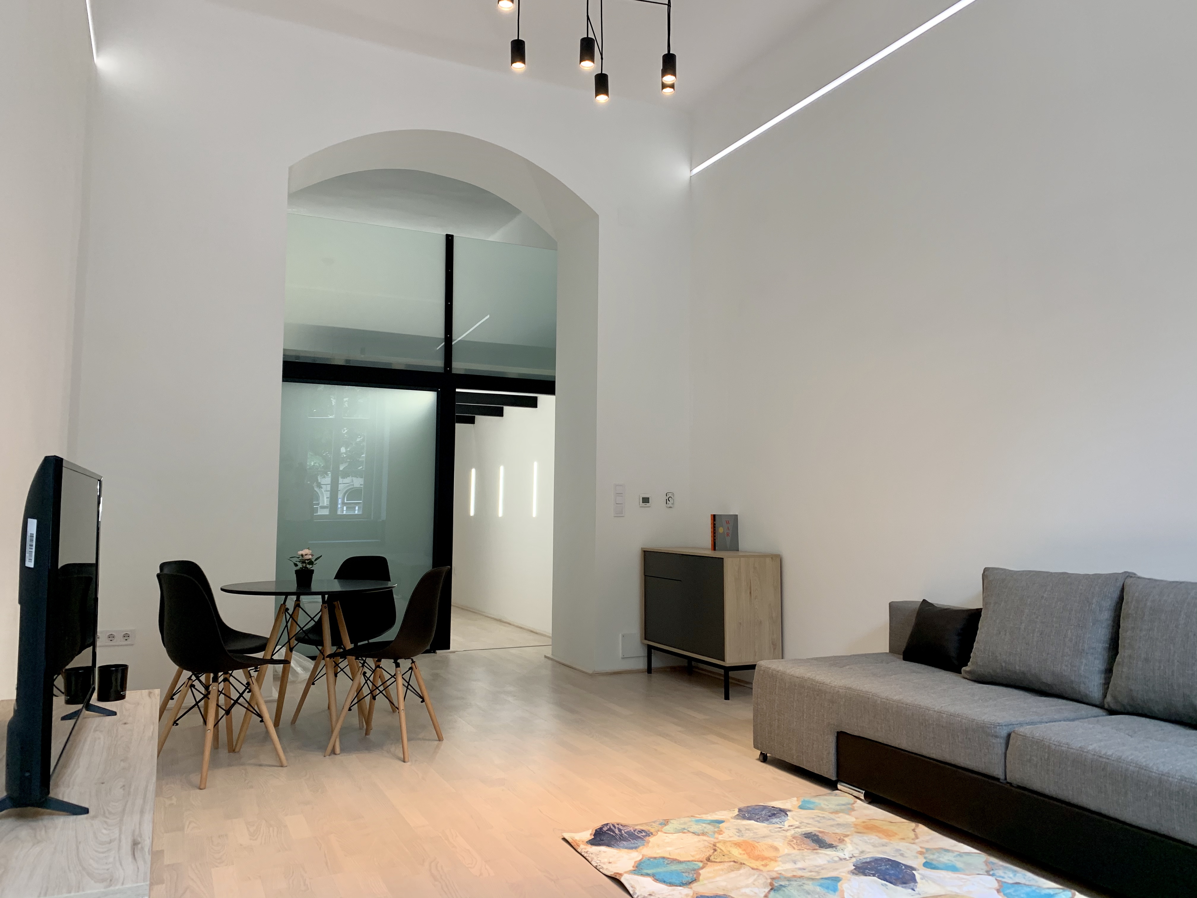 Stylish & Bright 1-Bedroom Apartment near Oktogon
