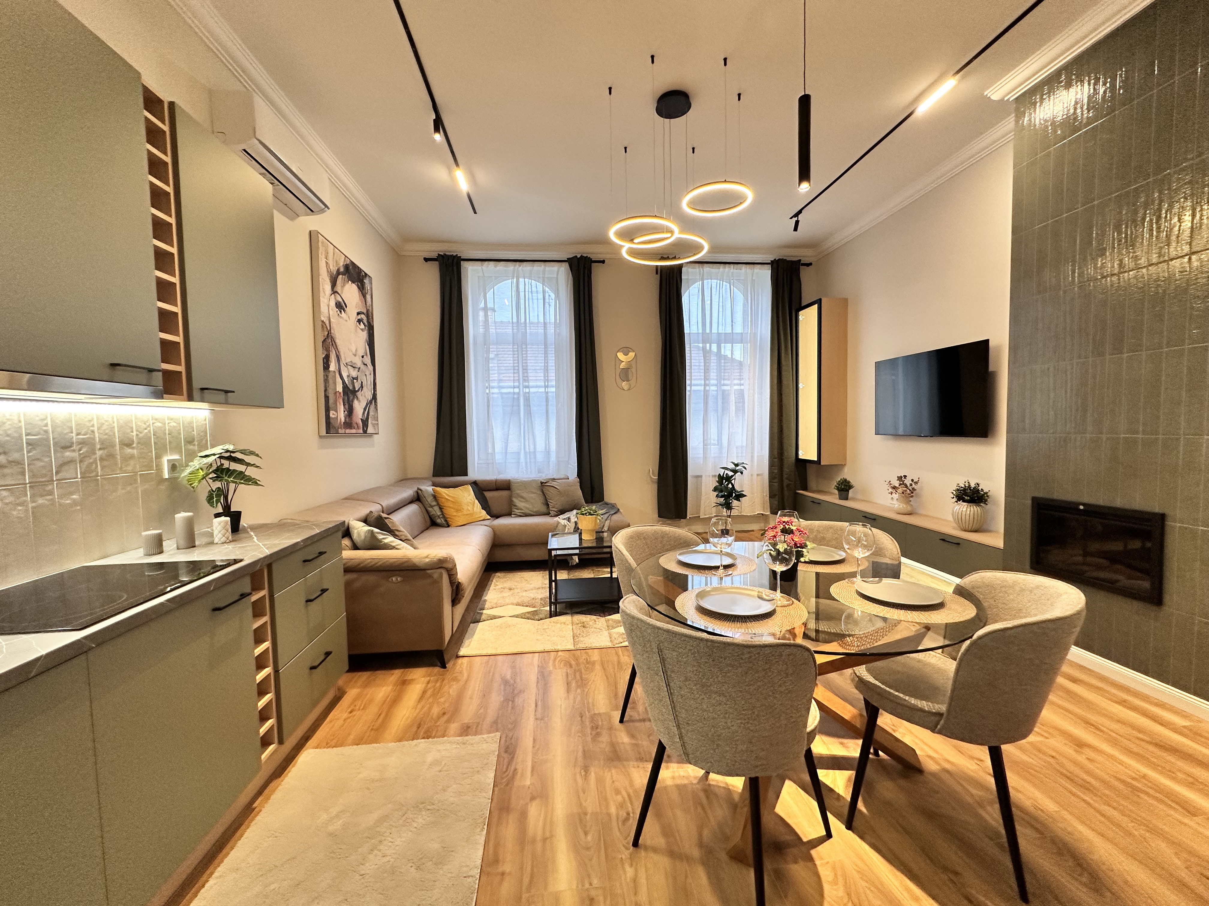 3-Bedroom Apartment next to New York Cafe