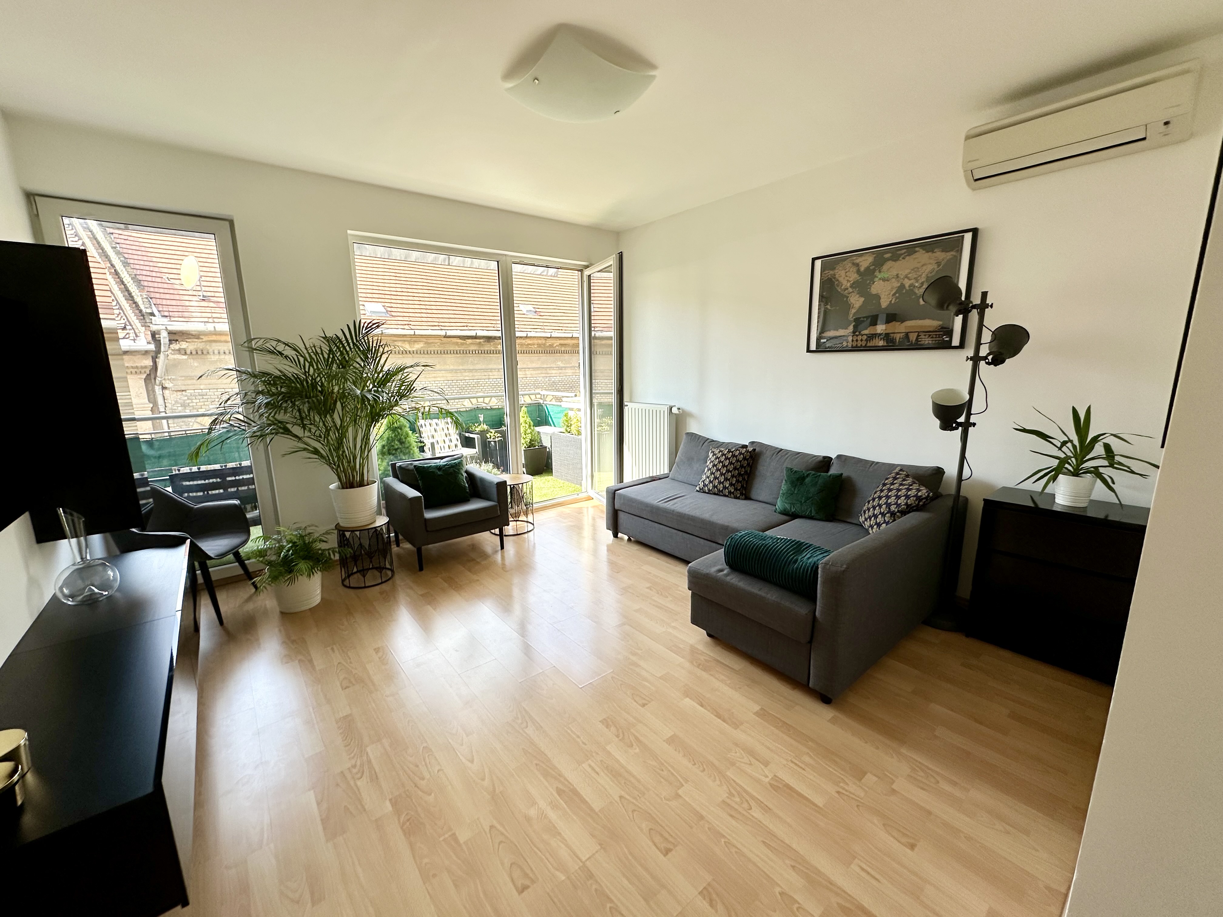 2-Bedroom Apartment with Terrace in Dob utca