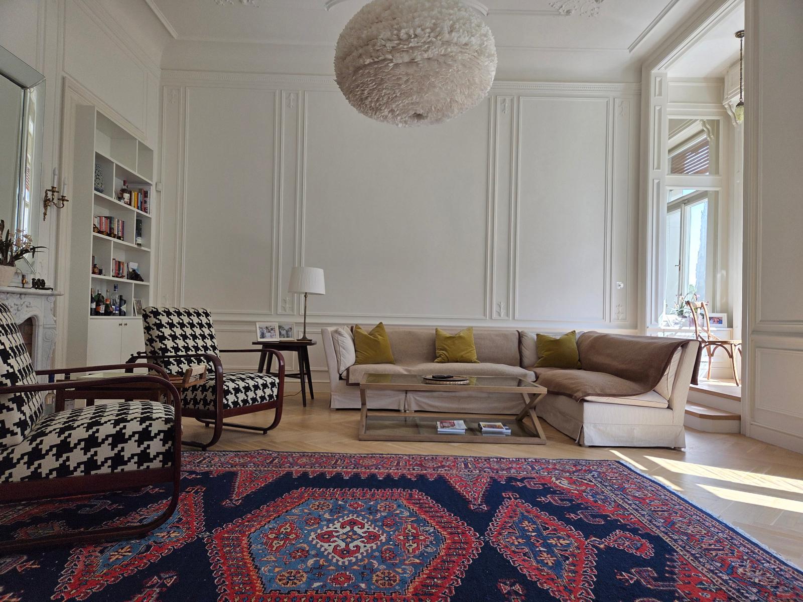 2-Bedroom Elegant Apartment next to Parliament
