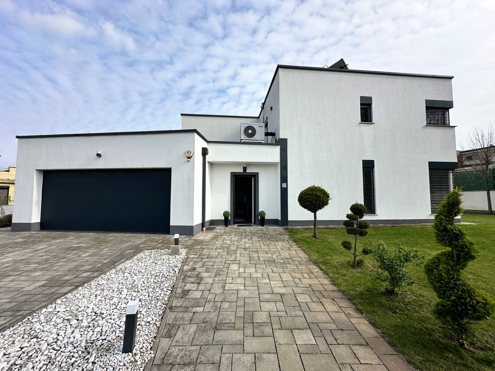 4-Bedroom Villa with Views to Pilis Hills