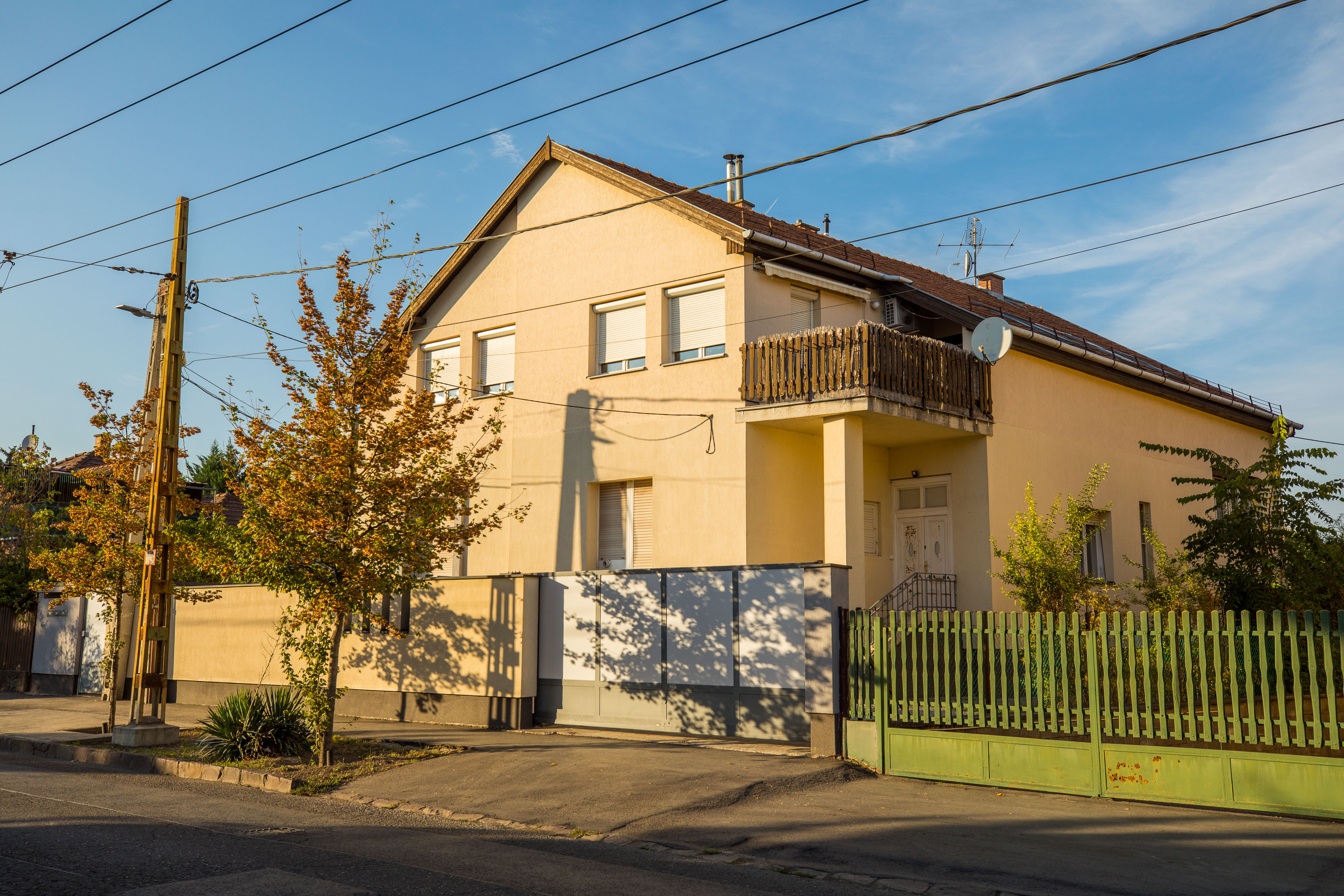 Detached 4-Floor Building in Upcoming Area
