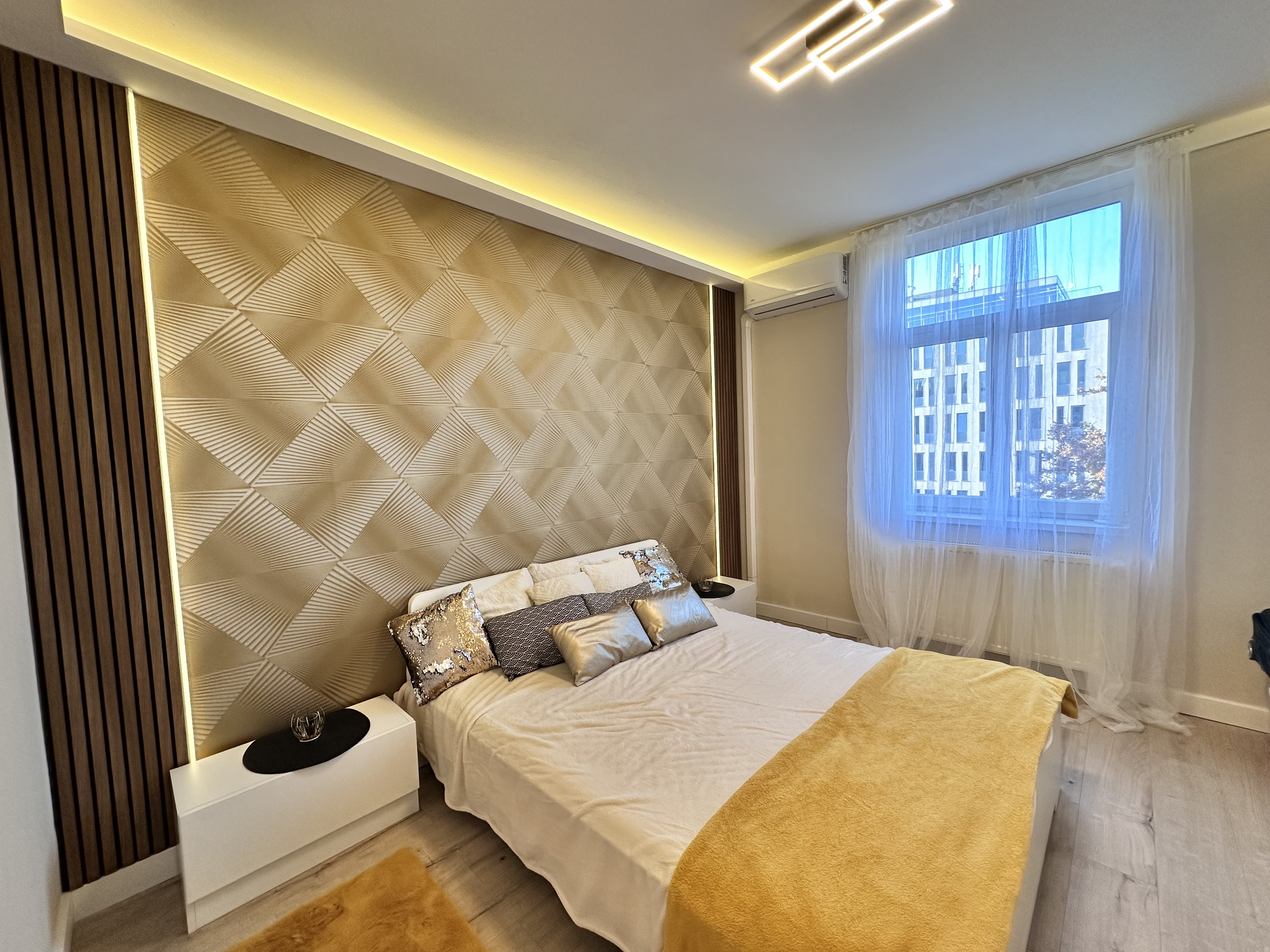 3-Bedroom Bright Corner Apartment with Balcony in Podmaniczky utca