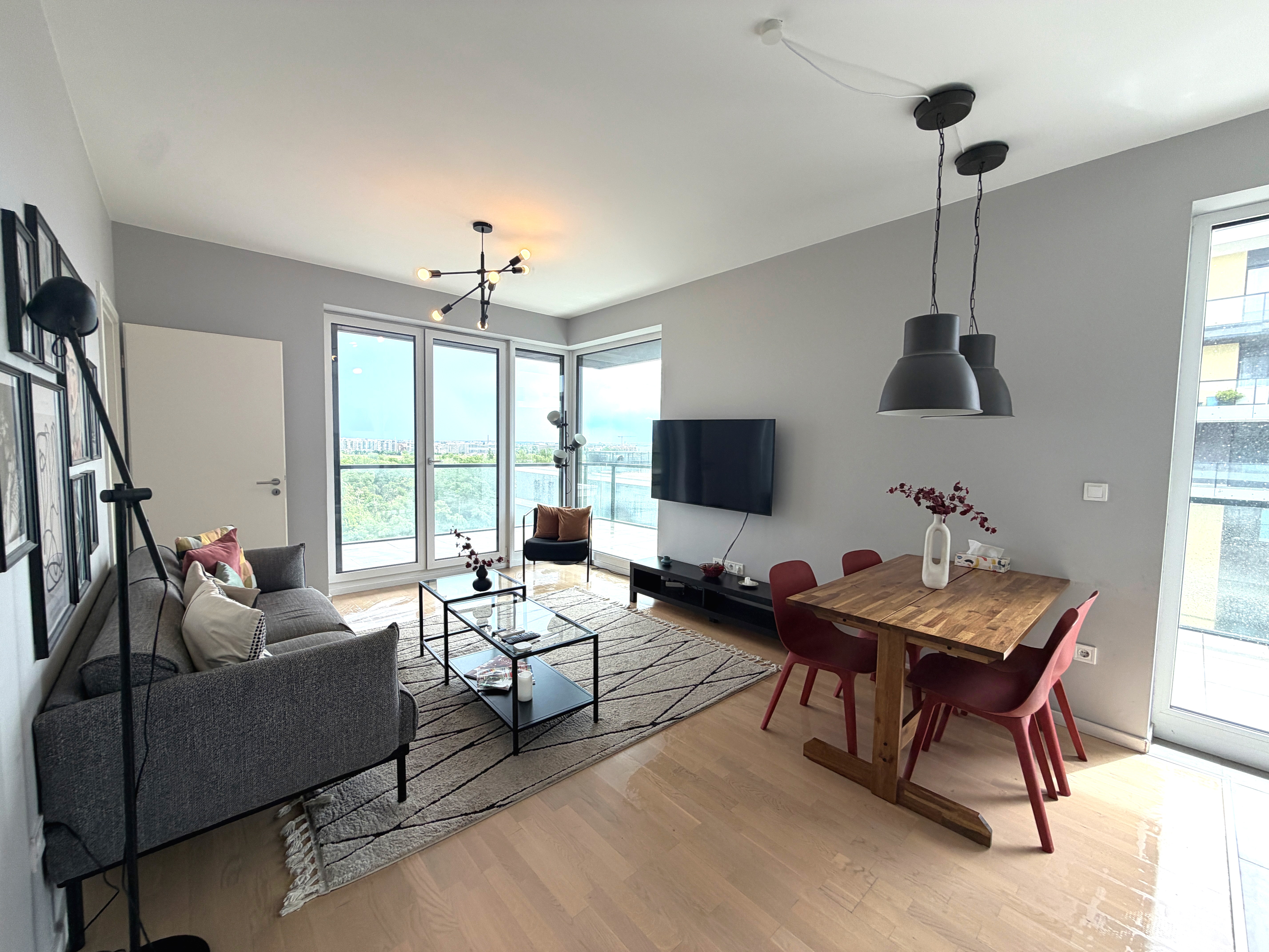 2-Bedroom Corner Apartment with Garage in Waterfront City Complex