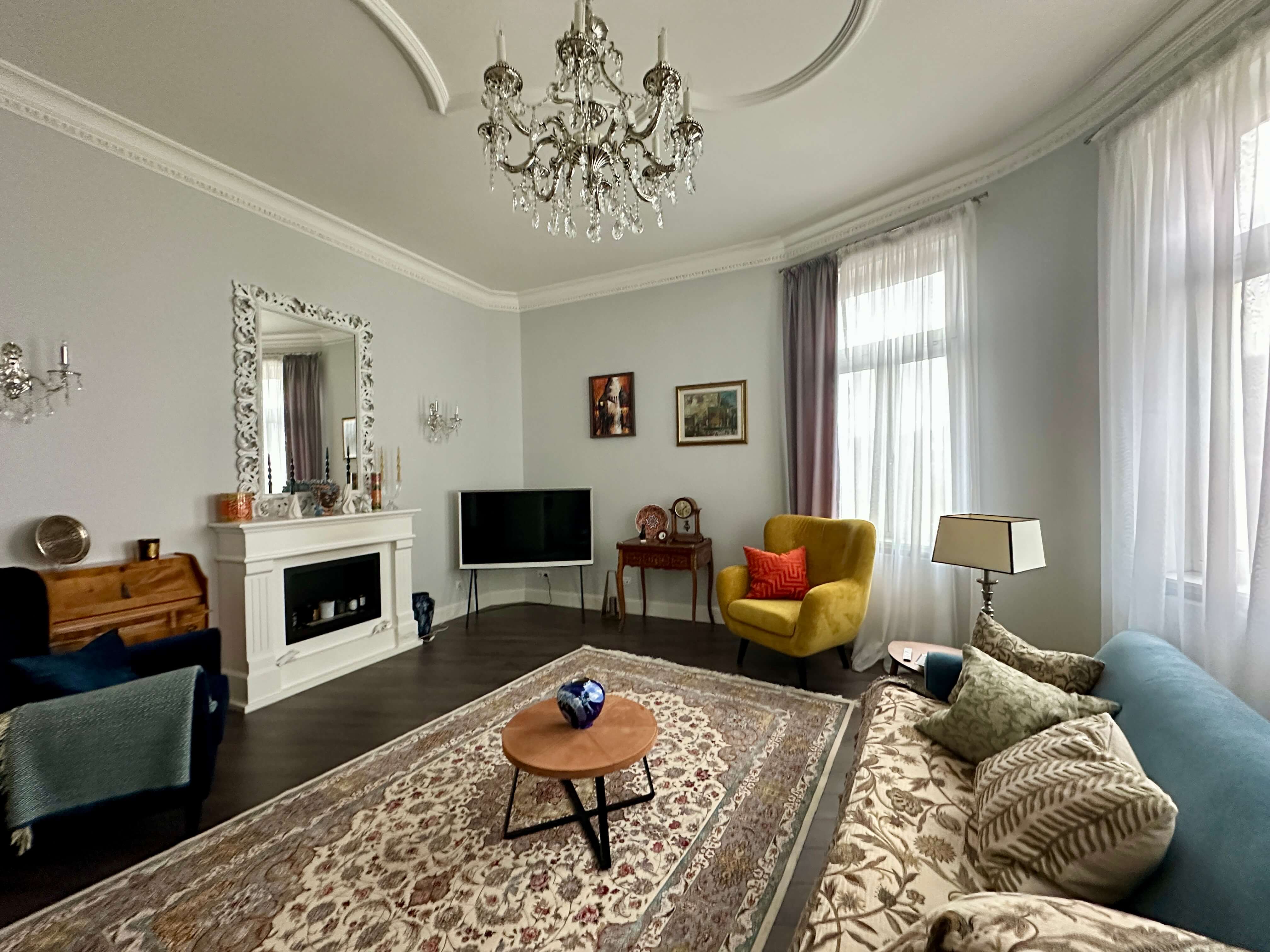1-Bedroom Stylish Parkview Apartment with Balcony