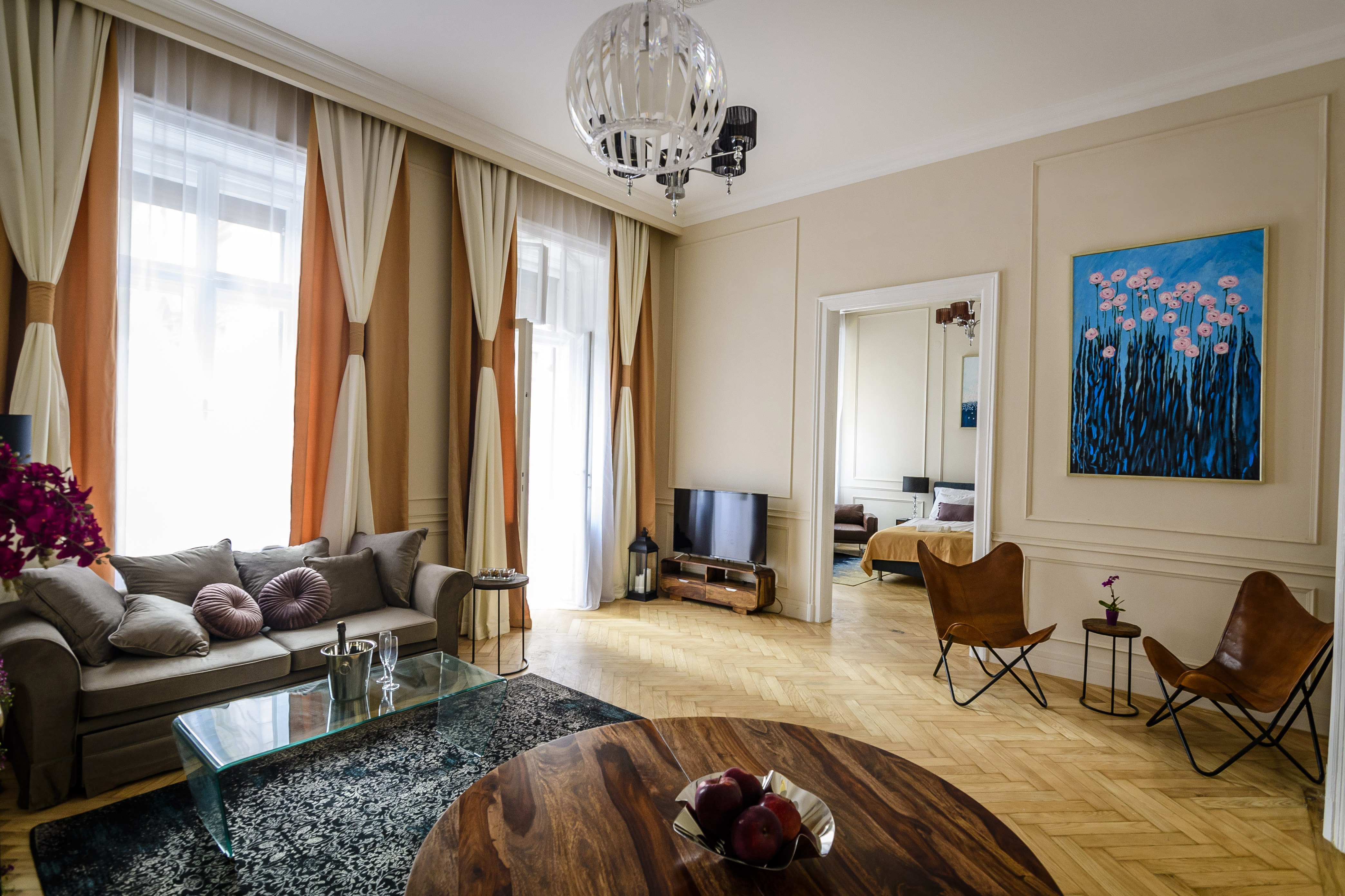 Stylish 2-Bedroom Apartment with Balcony near the Basilica