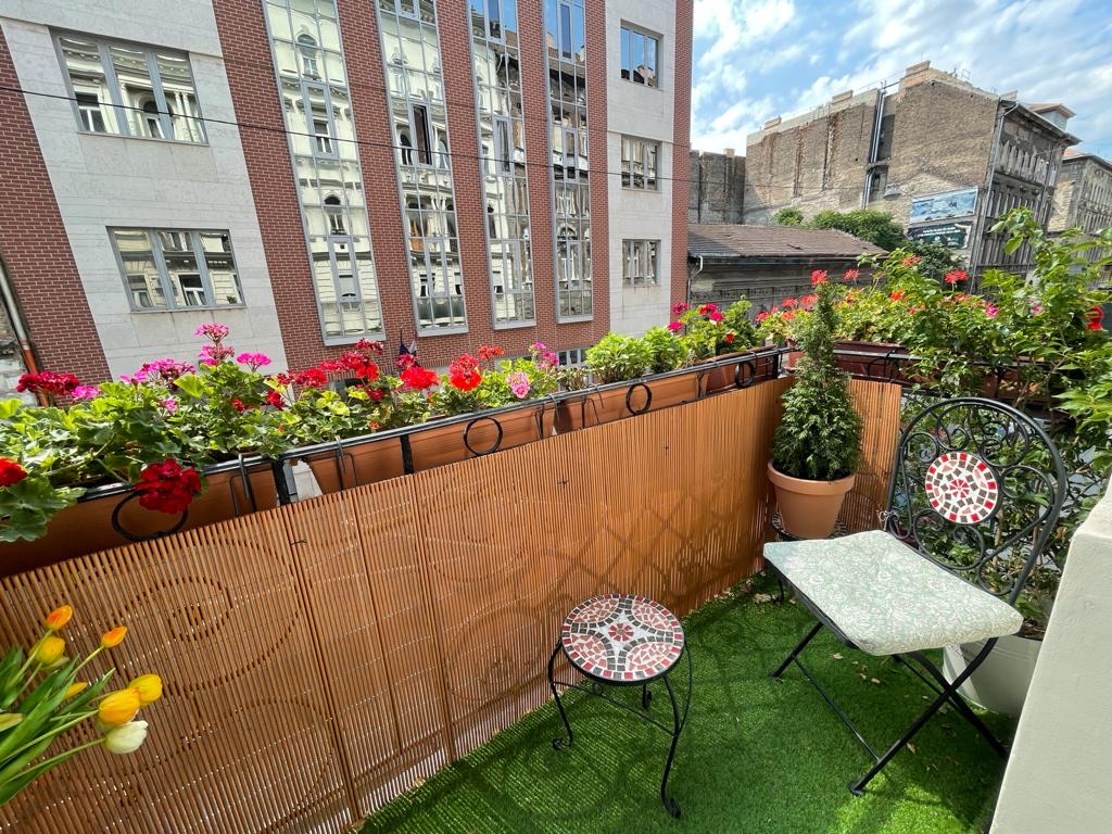 1-Bedroom Sunny Apartment with Balcony