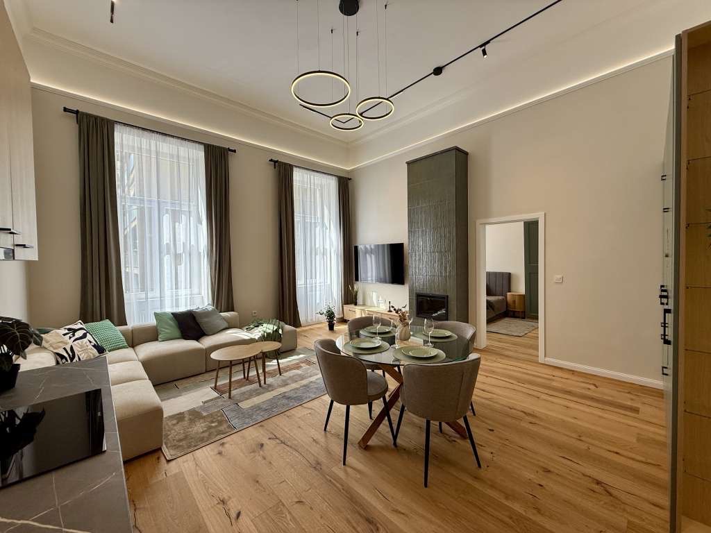 Bright 3-Bedroom Apartment in District V. City Center.