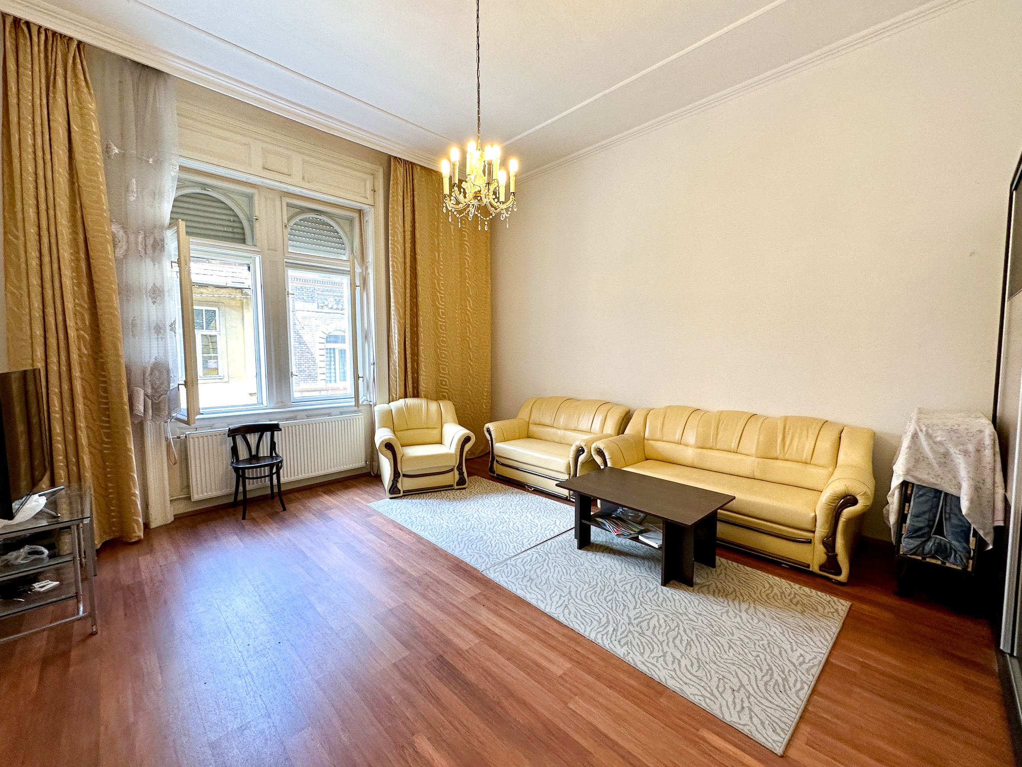2-Unit Apartment with Balcony in József utca