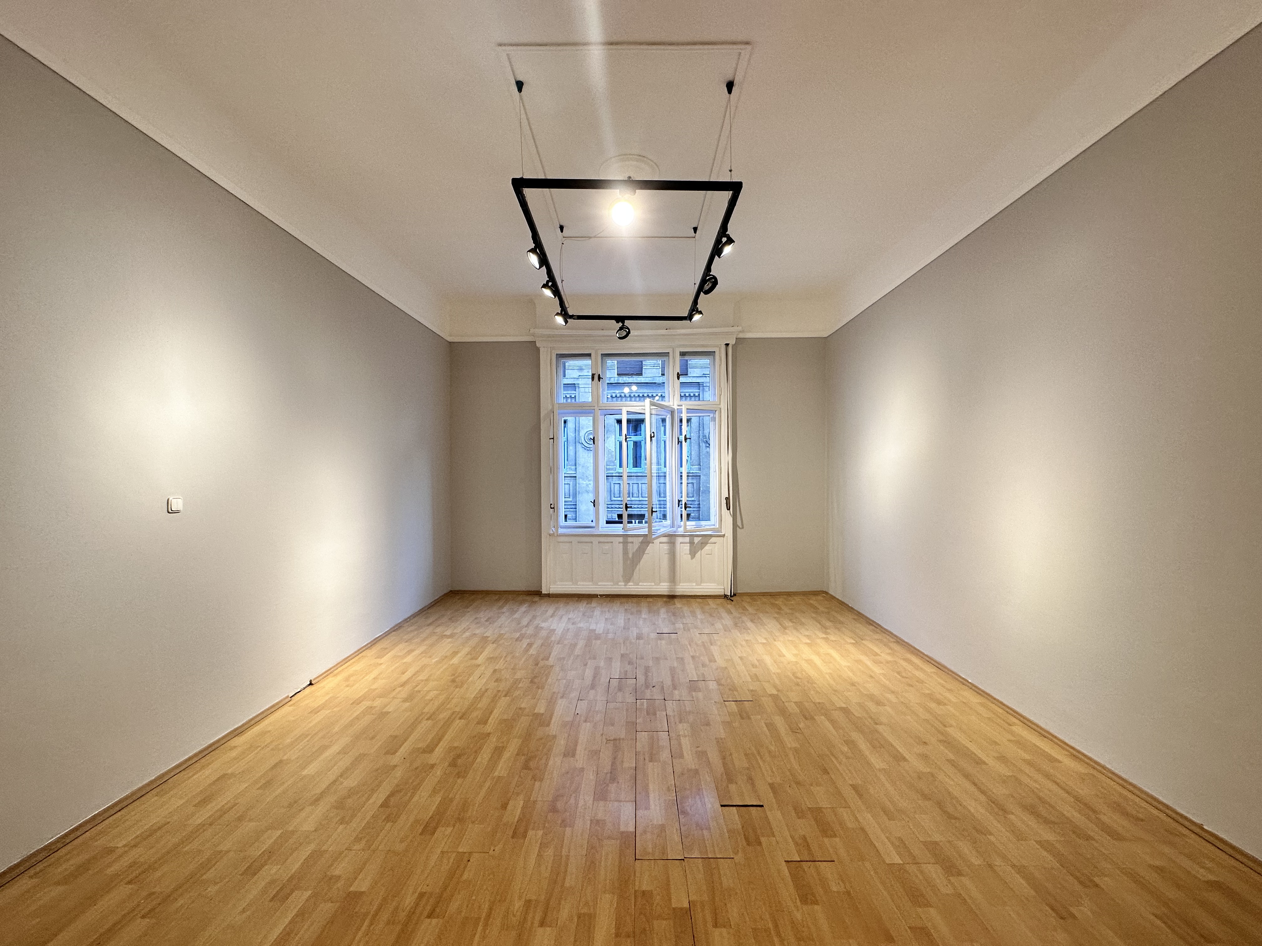 1-Bedroom Apartment 5-minute walk to Danube
