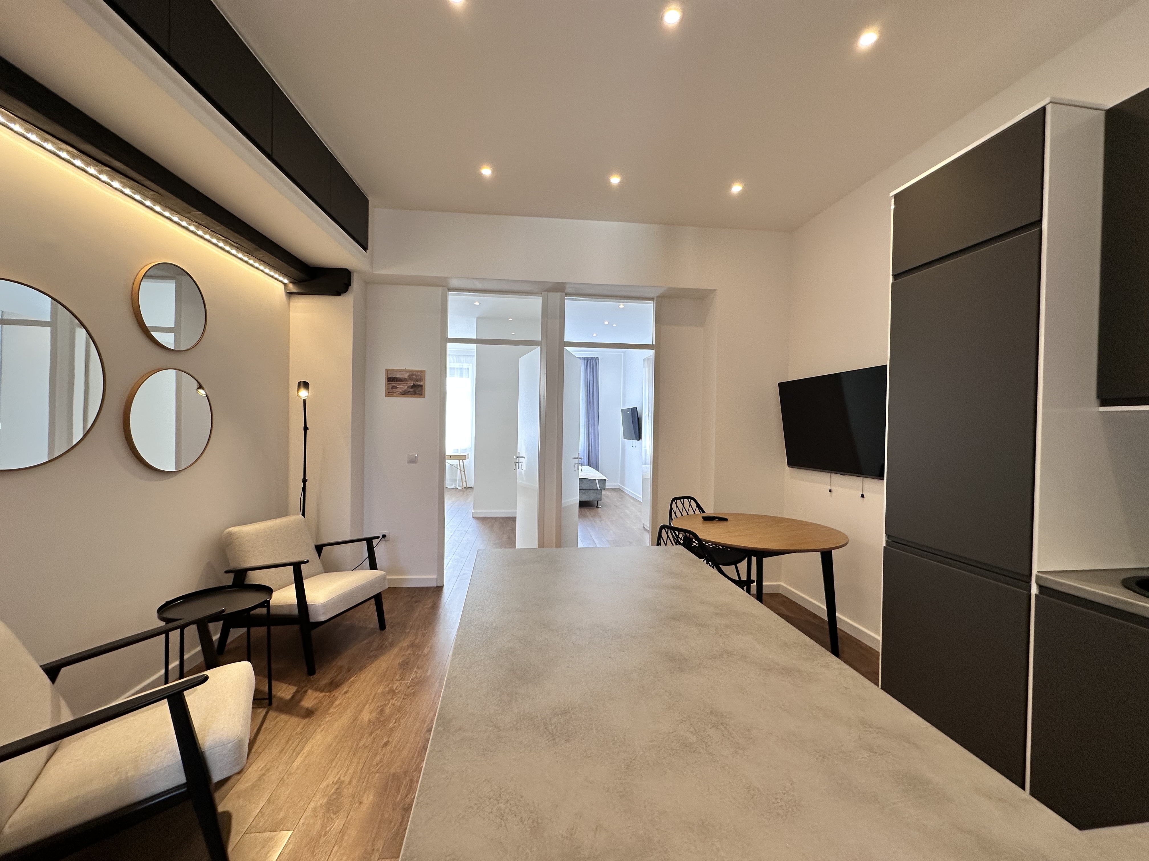 Newly Renovated 2-Bedroom Apartment on Teréz Boulevard
