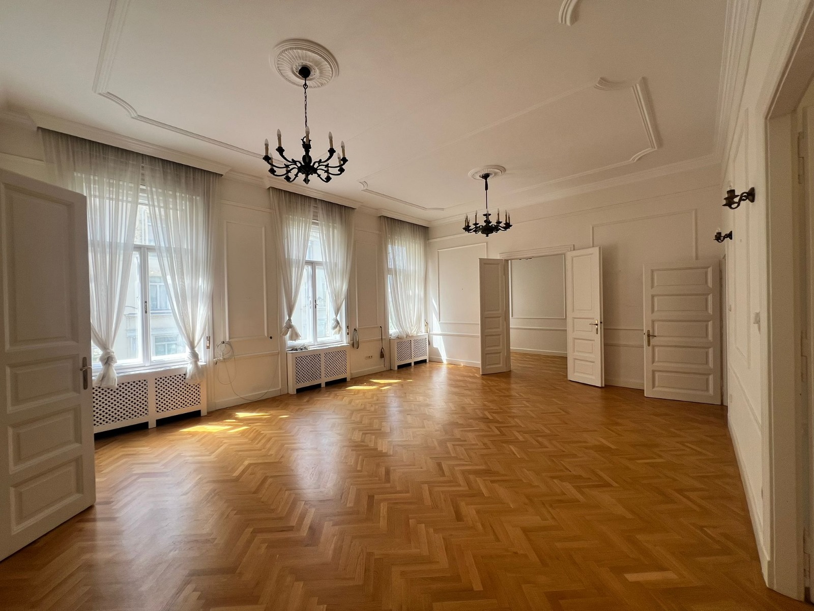 2-Bedroom Landmark View Apartment in Architectural Building